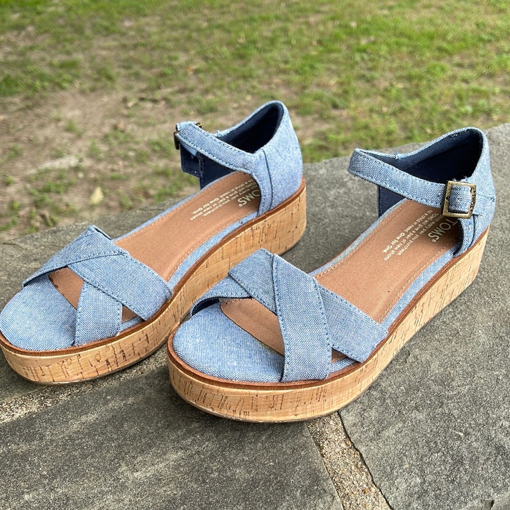 Tom’s womens sandals size 7